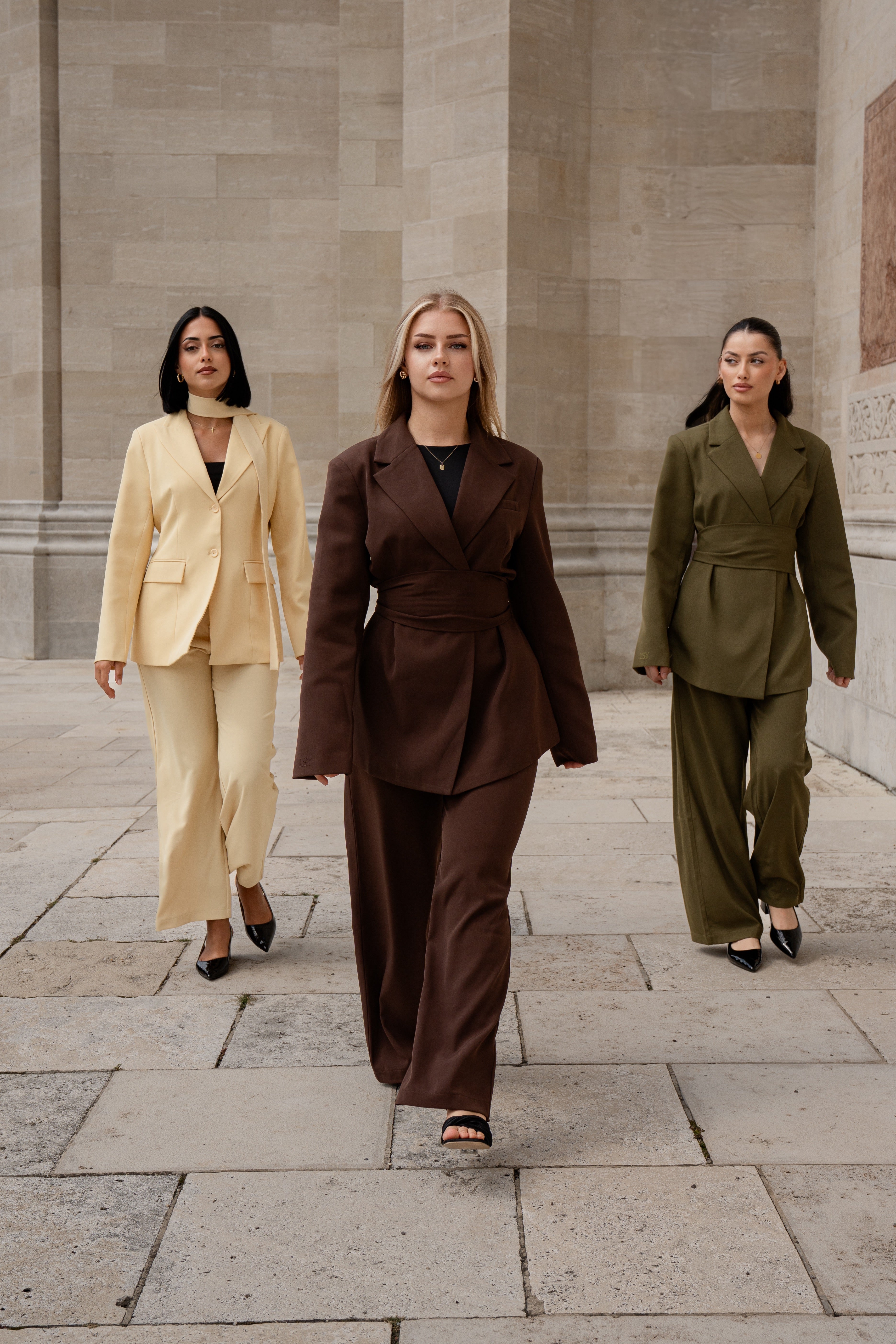the noble belted blazer - mocca mousse