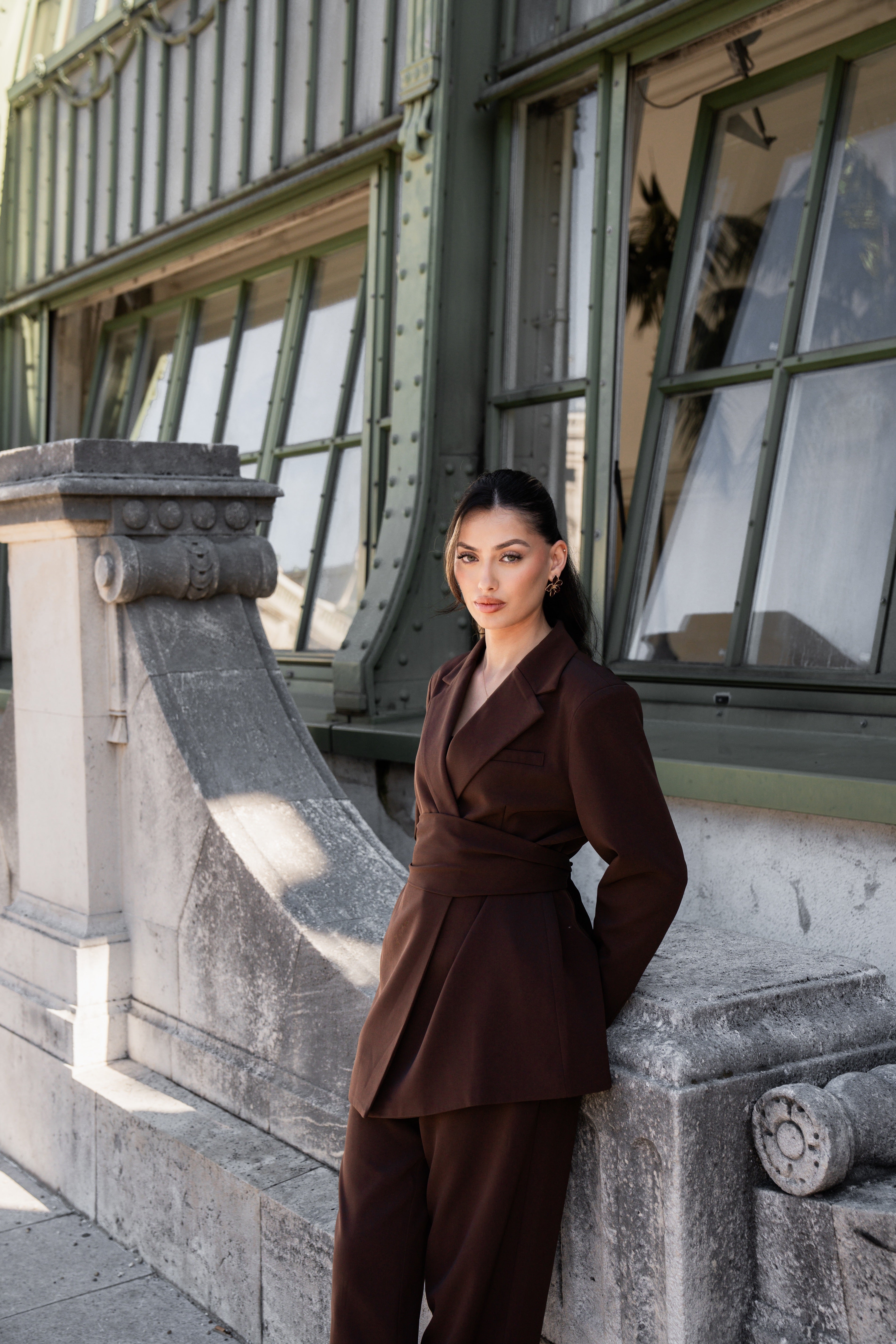 the noble belted blazer - mocca mousse