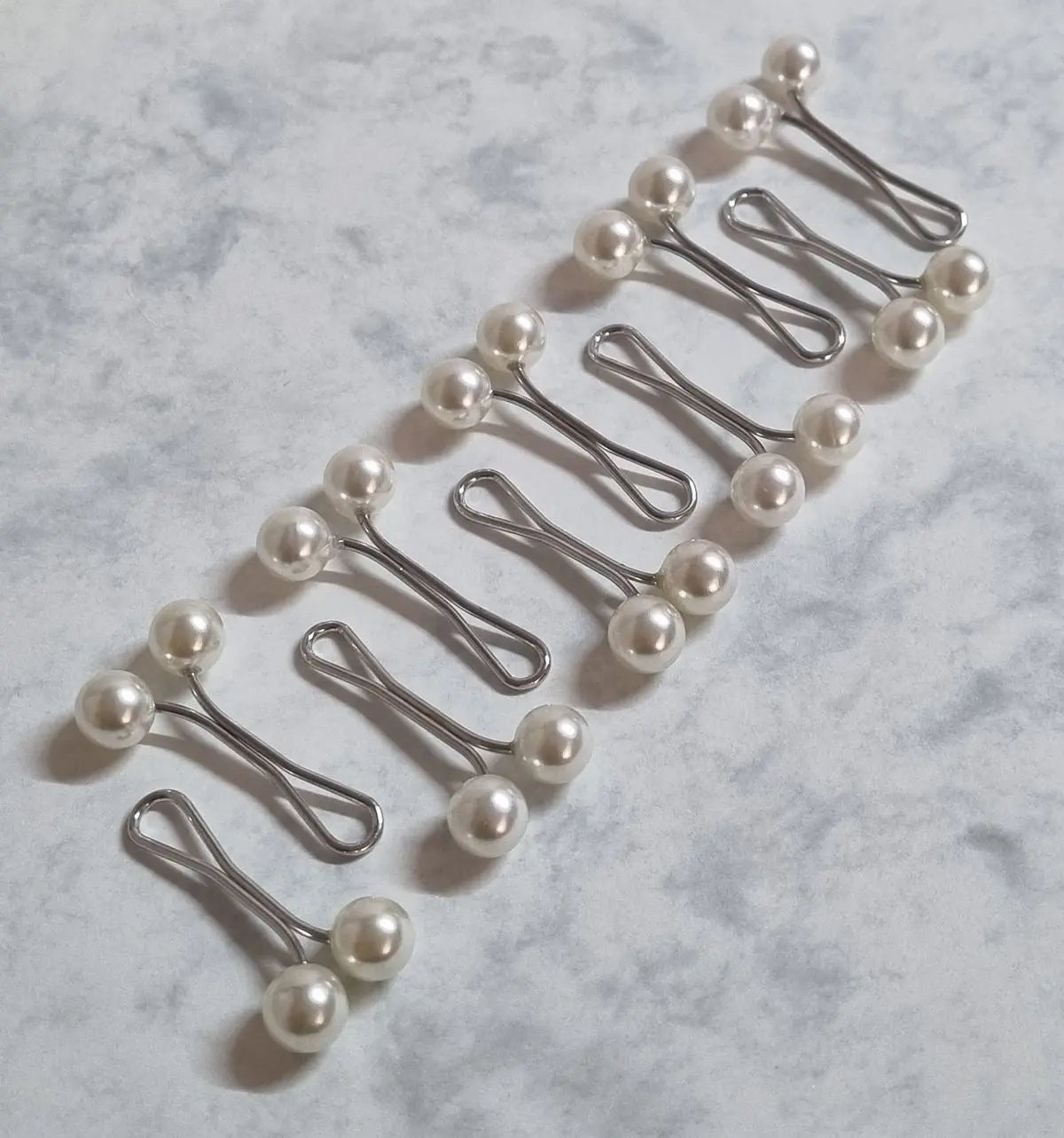 Hijab clip - white Losyana.Shop