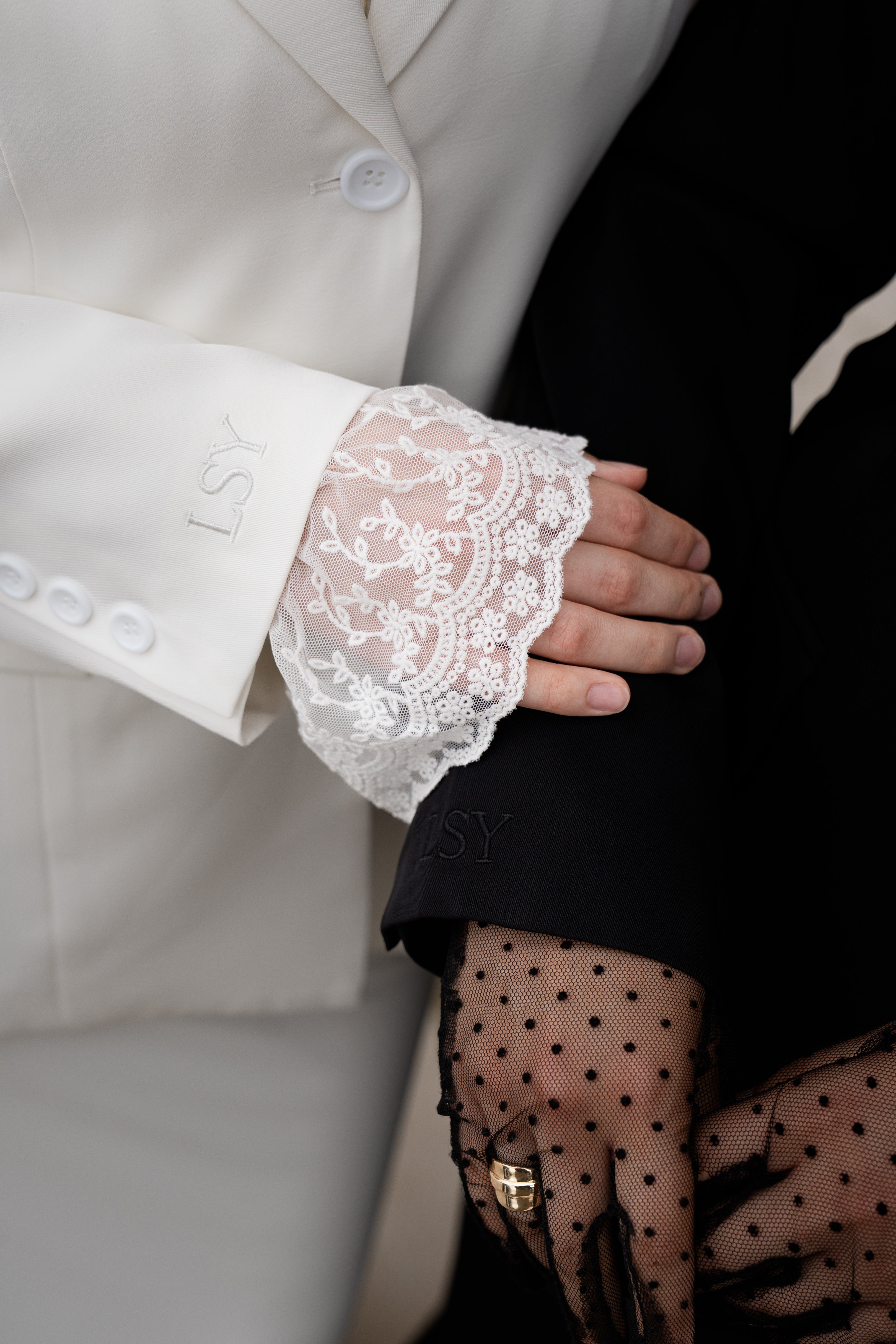 lace sleeves - white