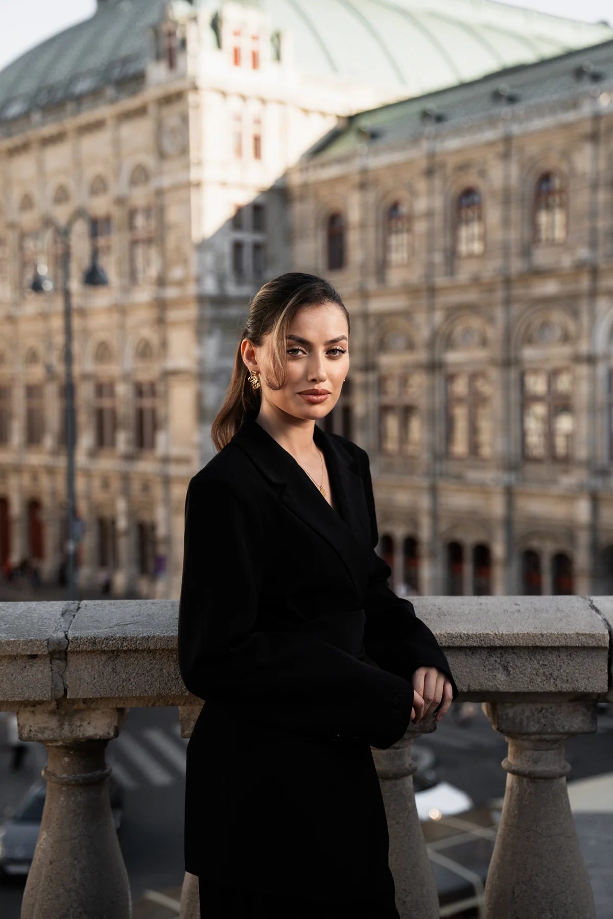 the noble belted blazer - black