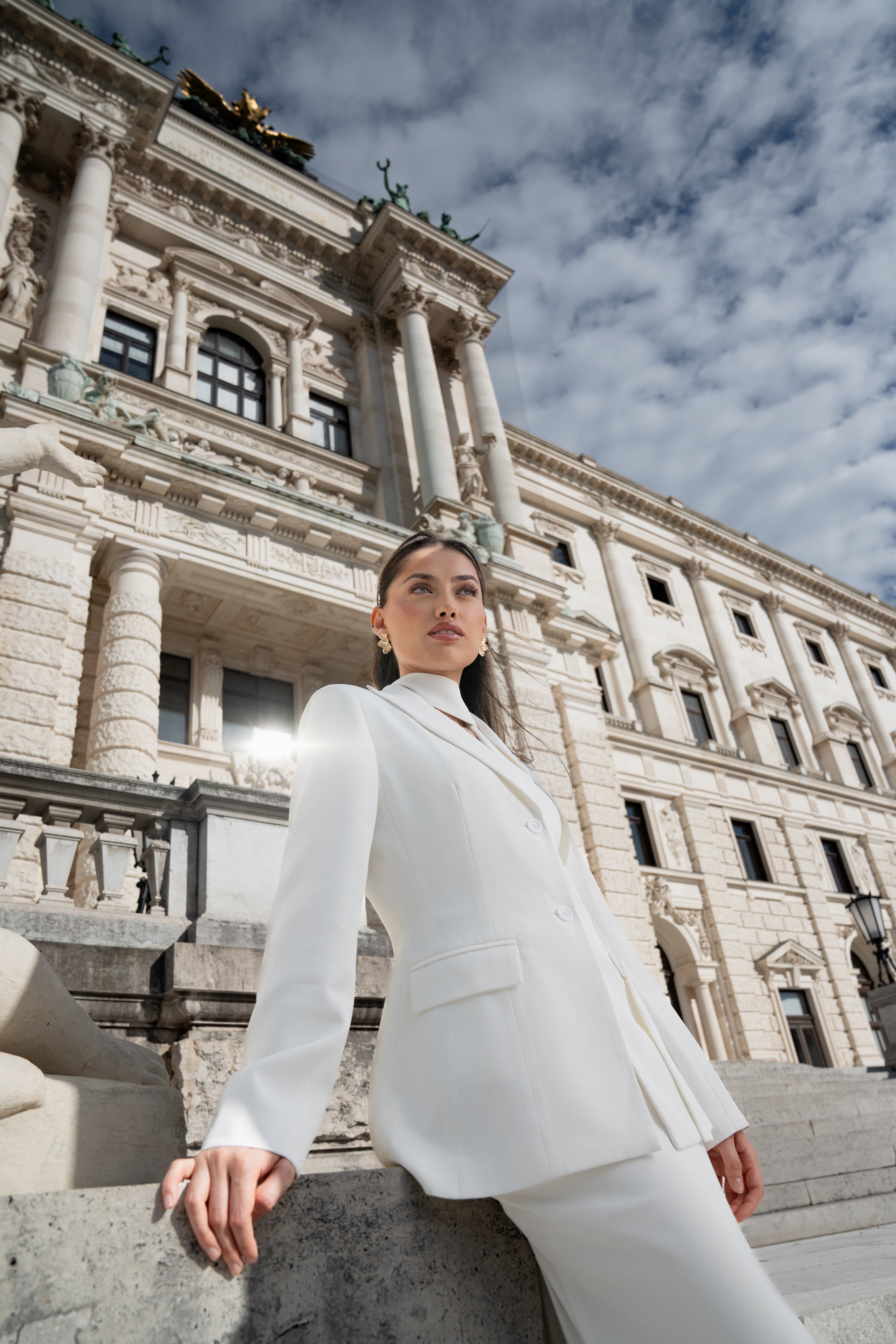 the palais blazer - white