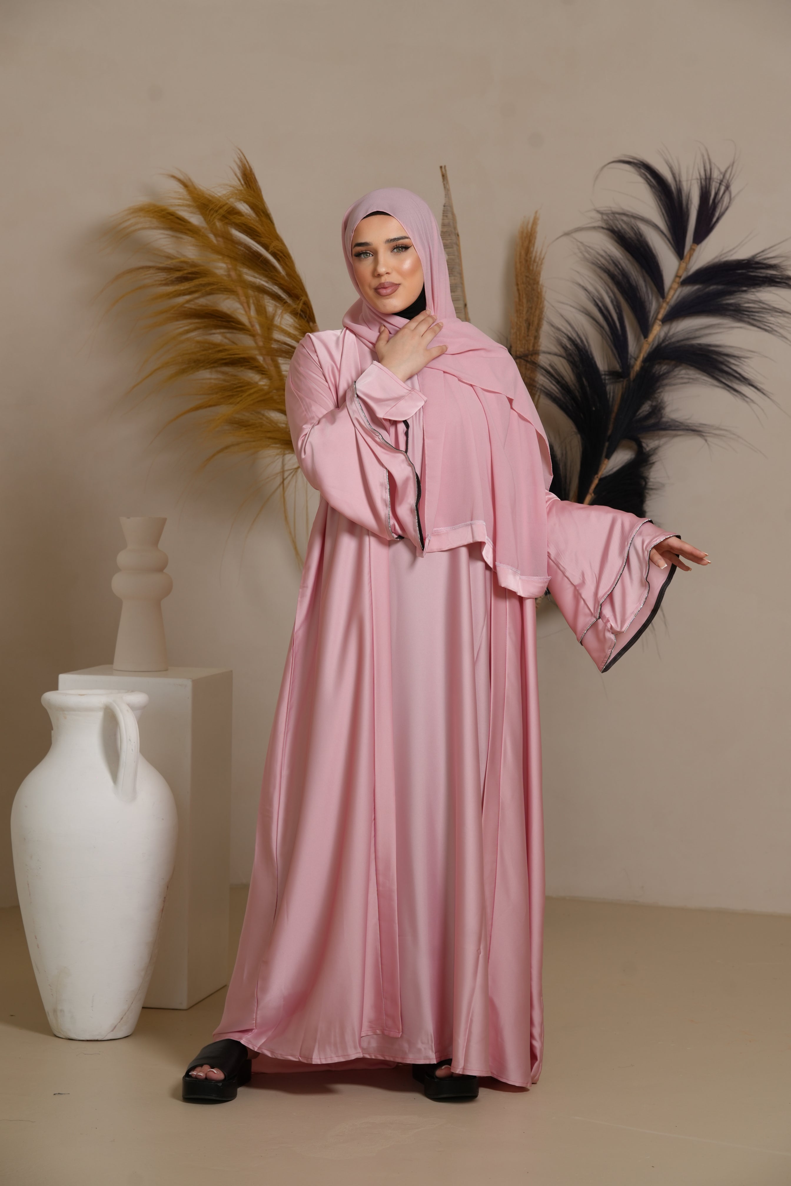 Wide arm abaya - Barbie
