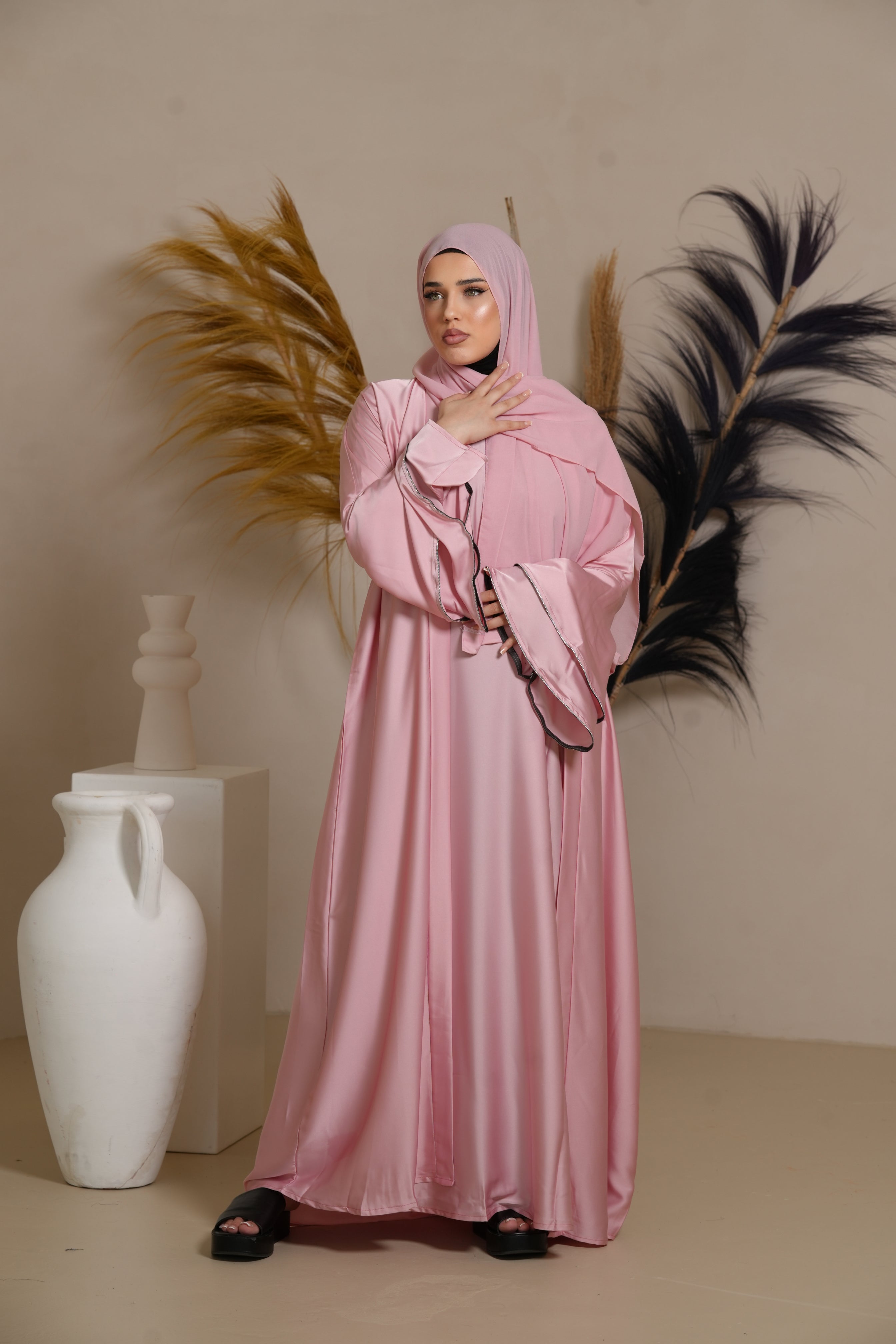 Wide arm abaya - Barbie