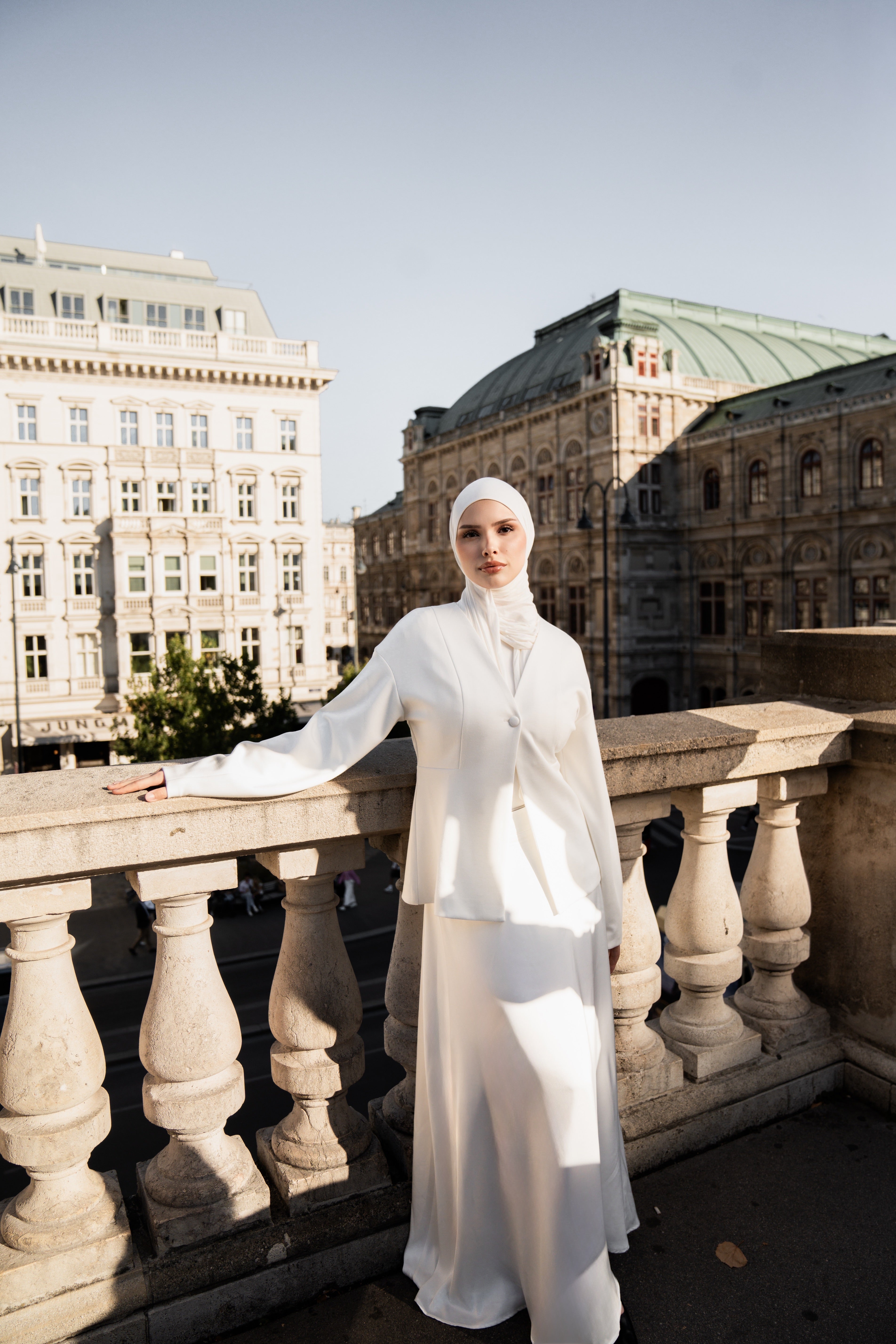 opera blazer - white