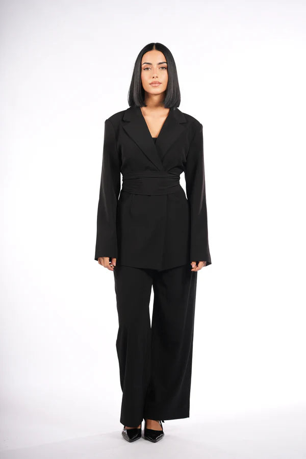 the noble belted blazer - black