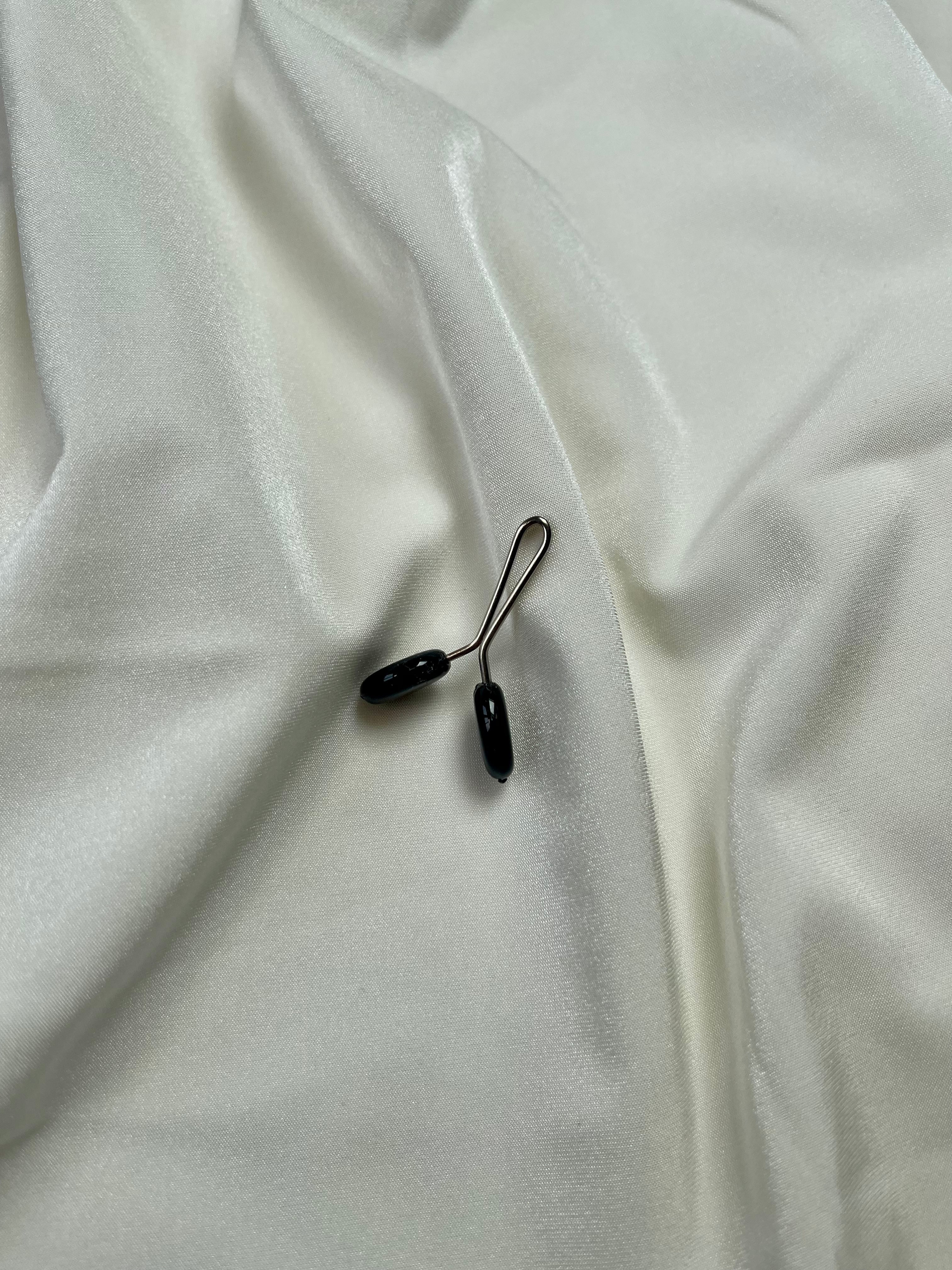 Hijab clip - black Oval