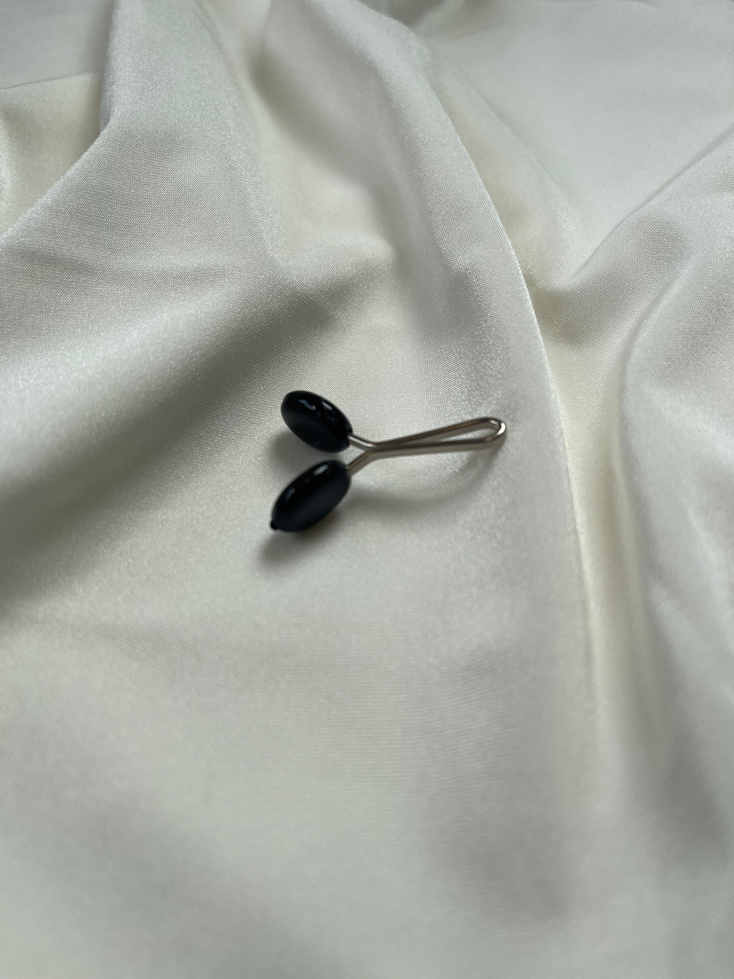 Hijab clip - black Oval