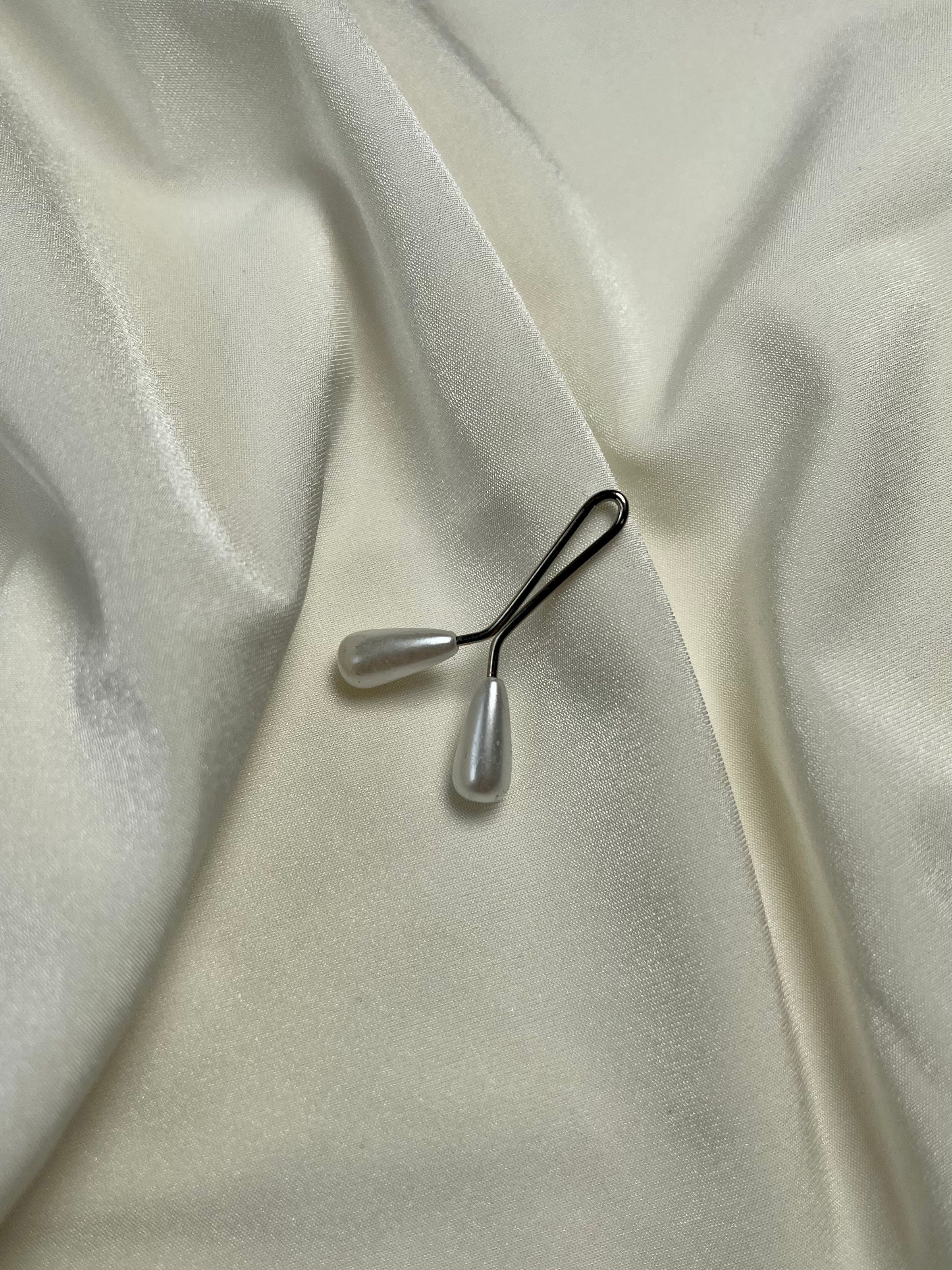 Hijab clip - white pearl