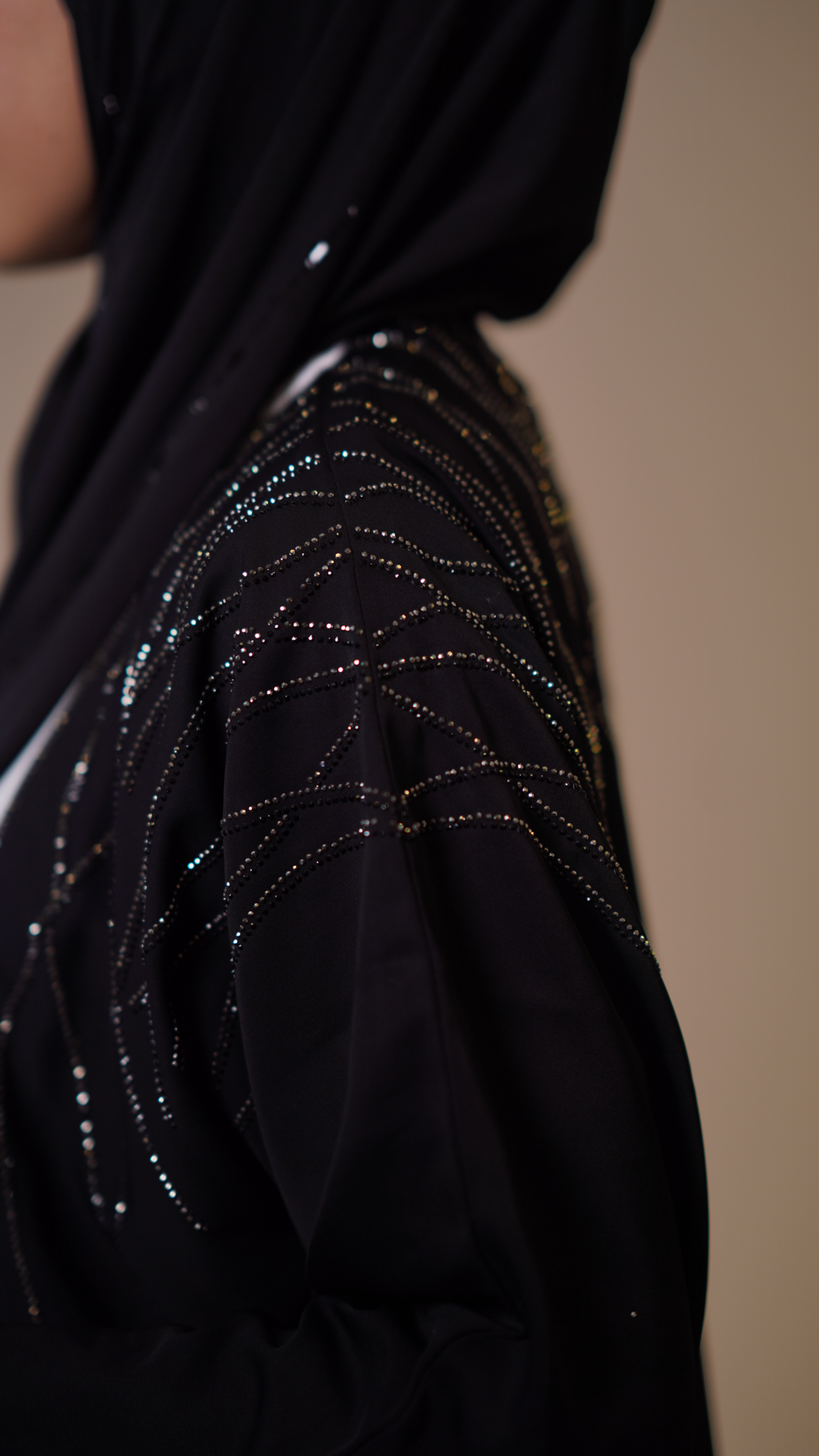 Emirate abaya- black