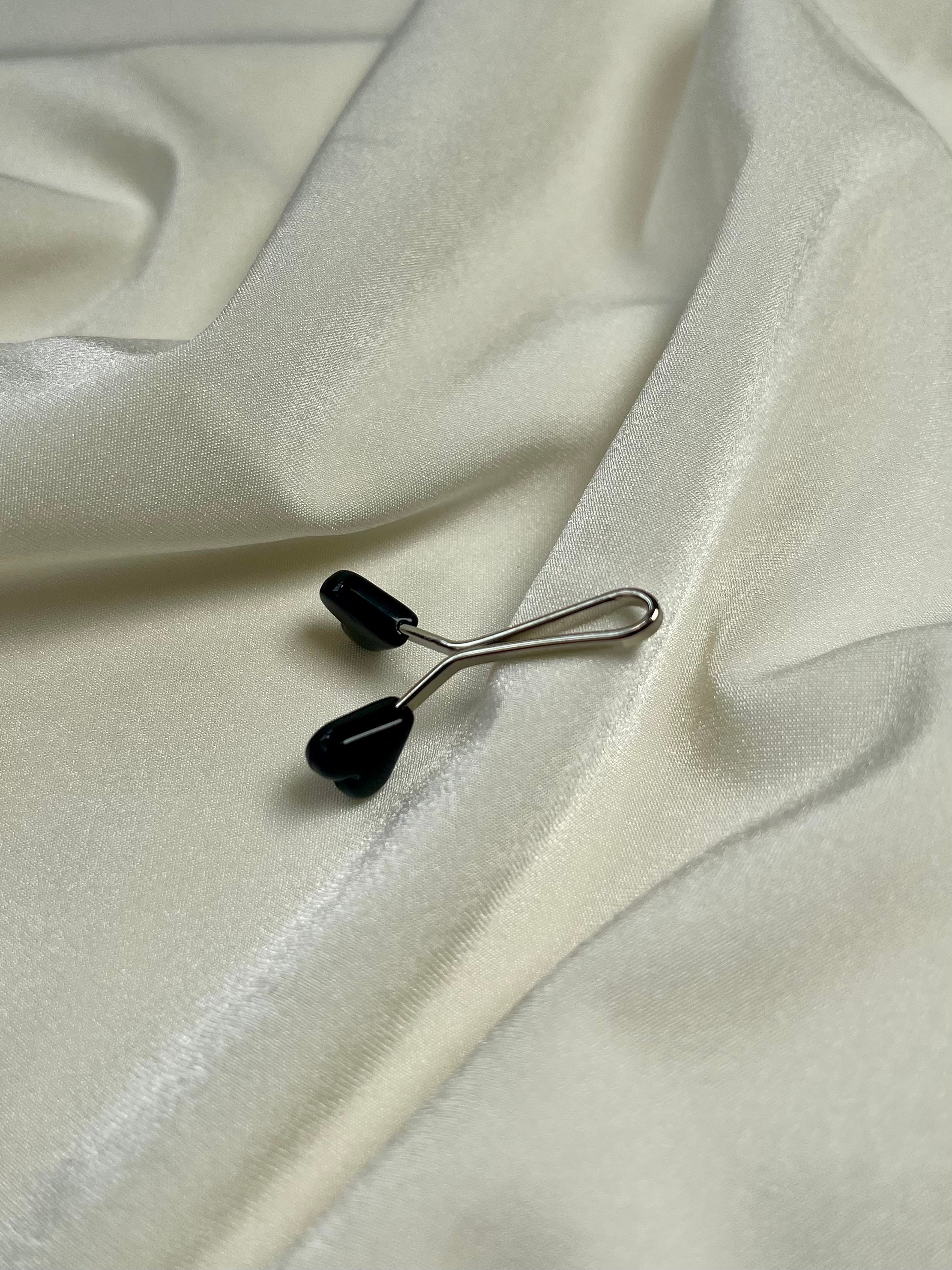 Hijab clip - black heart