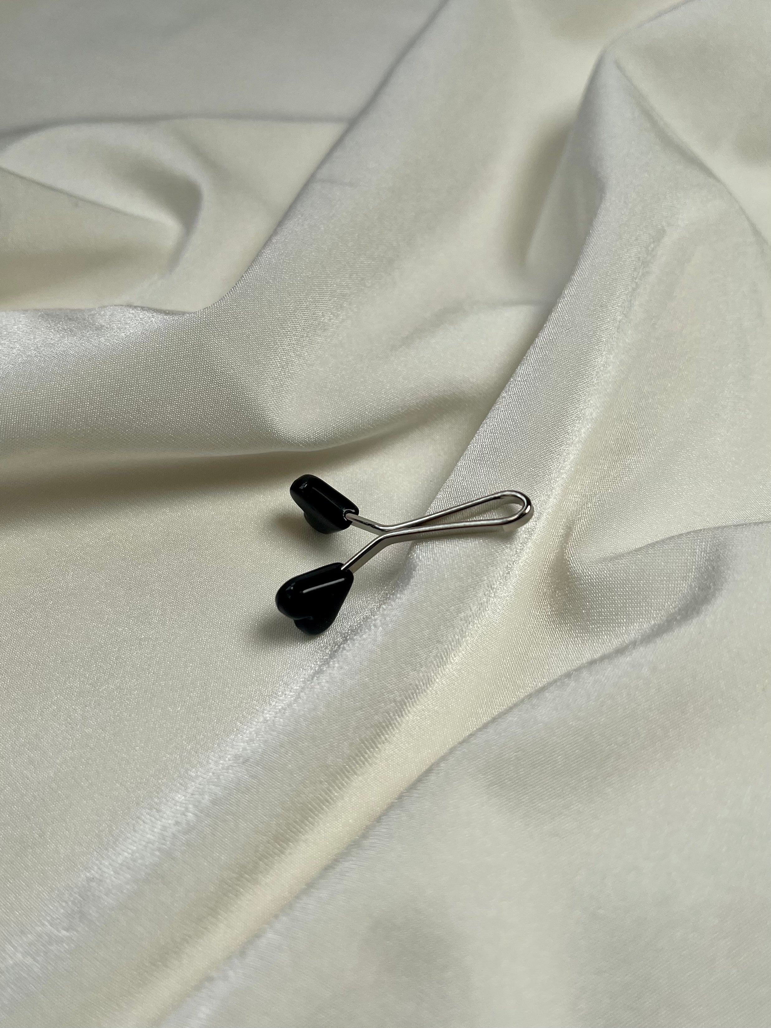 Hijab clip - black heart
